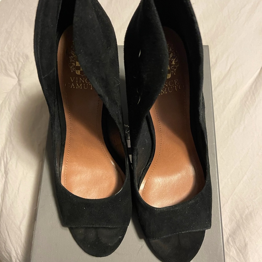 Vince Caputo Suede heels size 9 like new